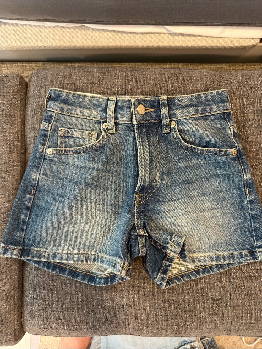 **NWT H&M denim Shorts - Medium Blue Size 0